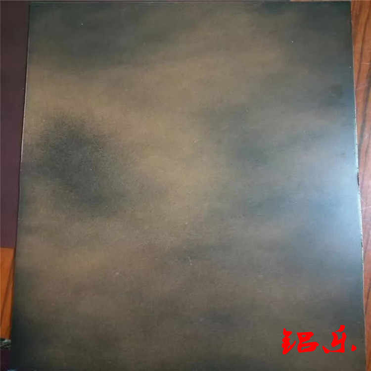 成都拉丝铜色铝单板有什么优点？